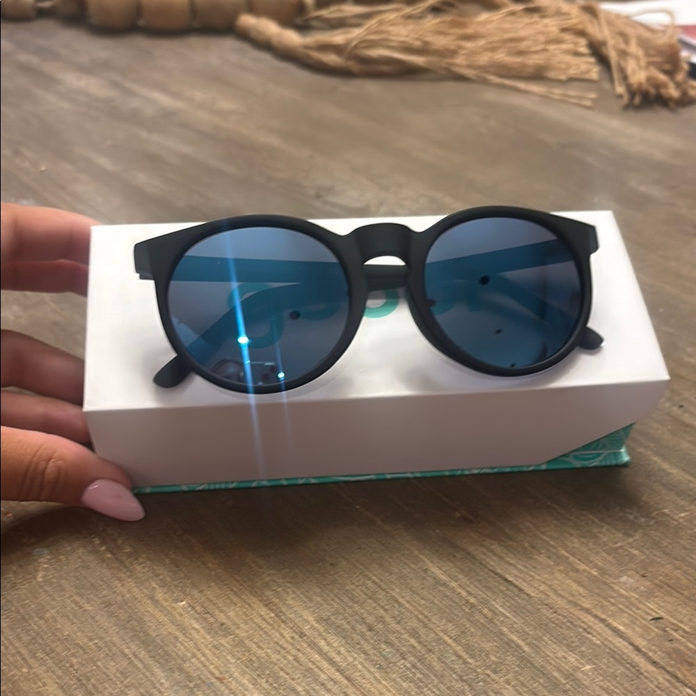 Trendy Black Sunglasses with Reflective Blue Lenses